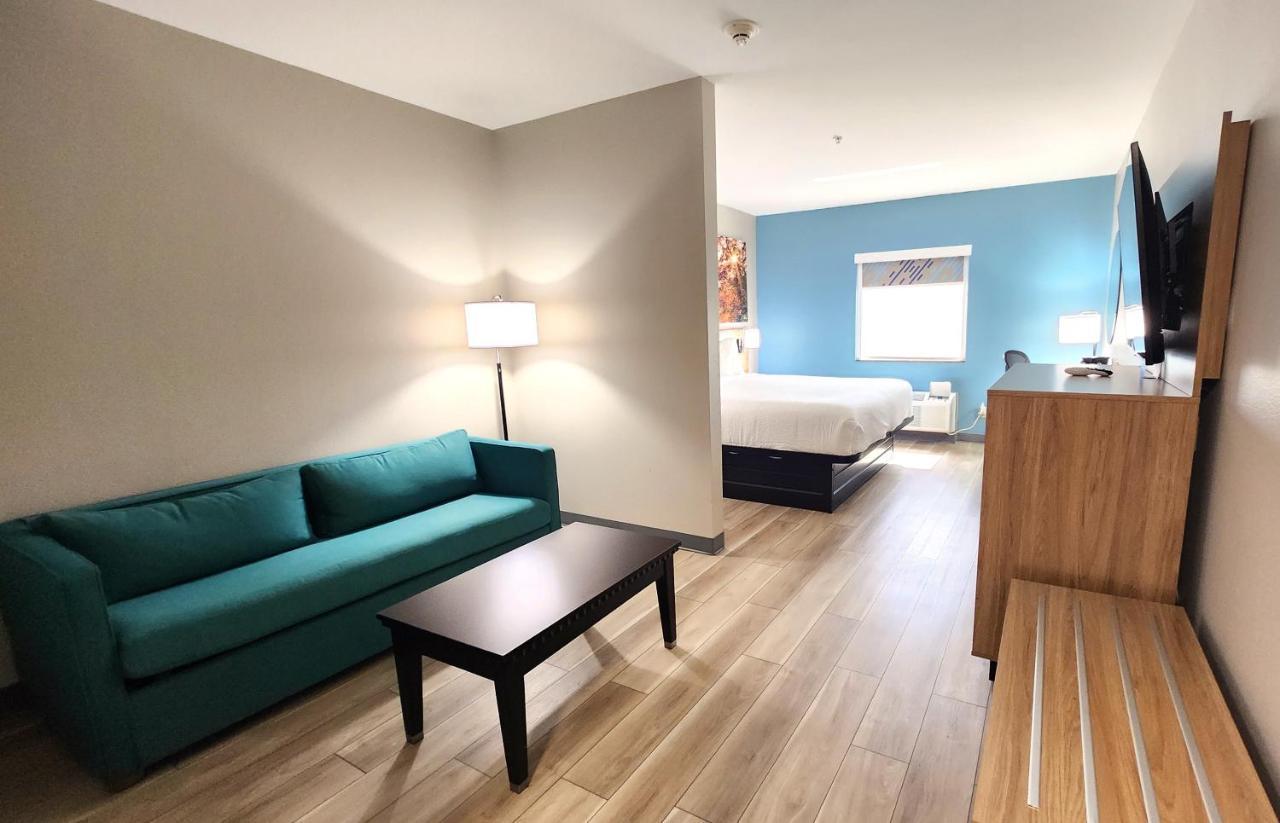 Days Inn & Suites By Wyndham Ръселвил Екстериор снимка