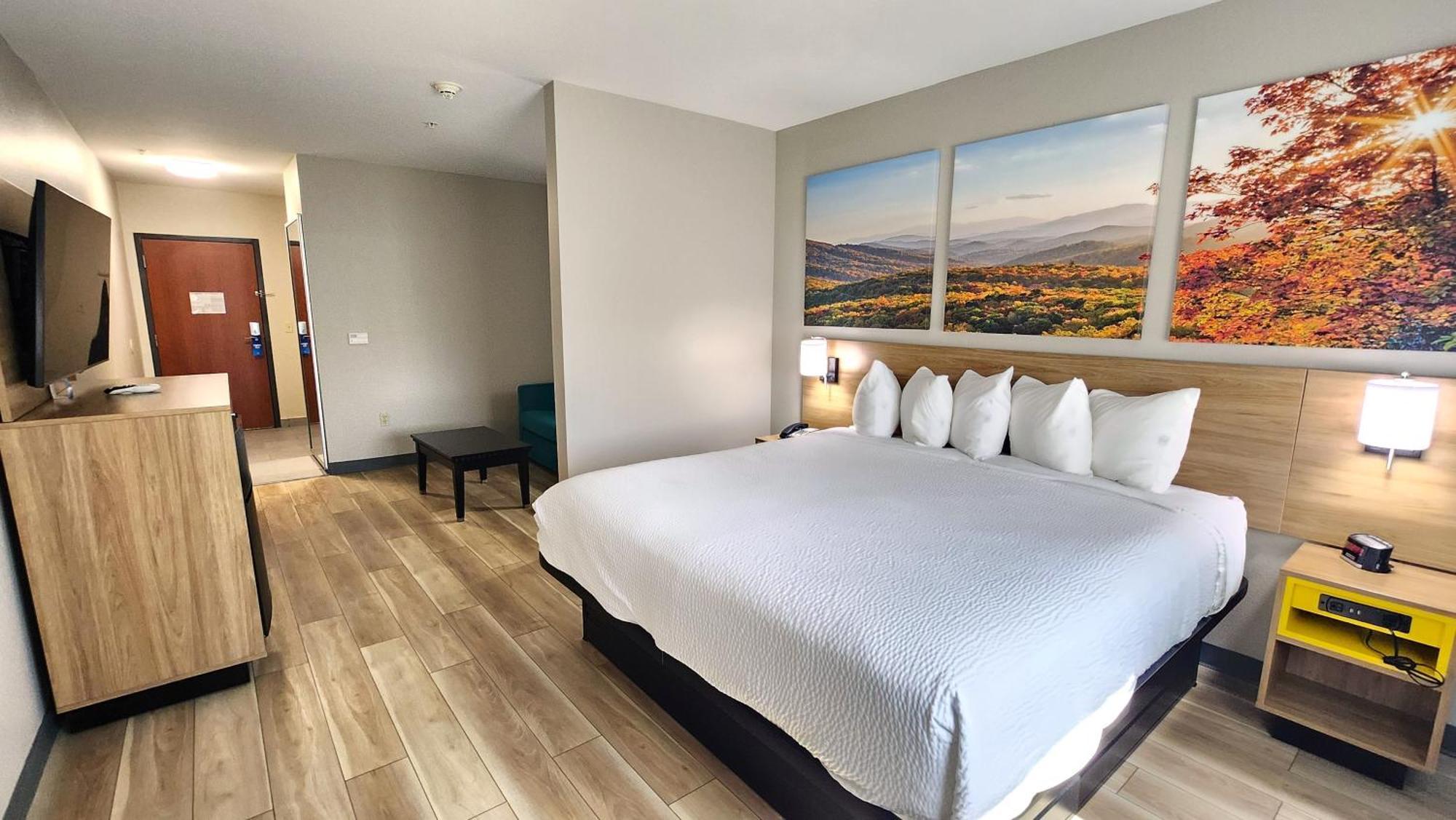Days Inn & Suites By Wyndham Ръселвил Екстериор снимка
